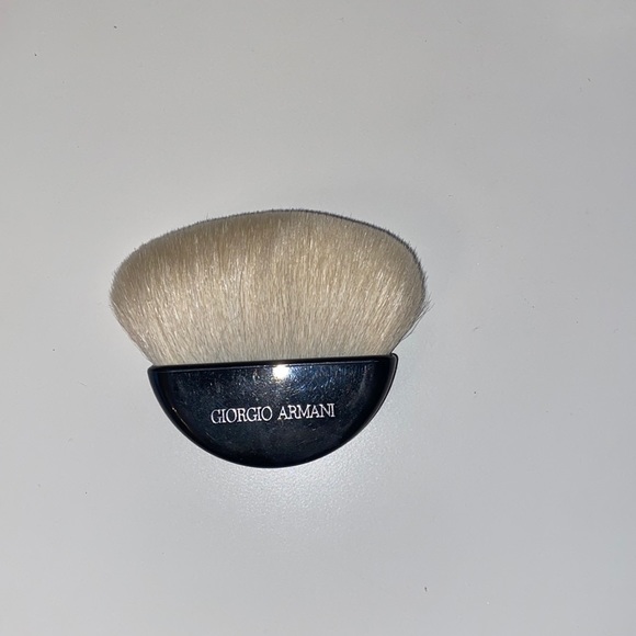 GIORGIO ARMANI BEAUTY CONTOURING POWDER BRUSH - Picture 2 of 4